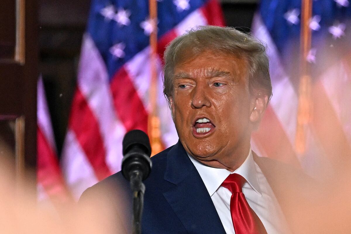 Los abogados de Trump interpusieron una demanda contra el juez de primera instancia, Arthur Engoron, el miércoles por la noche, impugnando la orden mordaza por considerarla un abuso de poder. (Foto de Ed JONES / AFP).