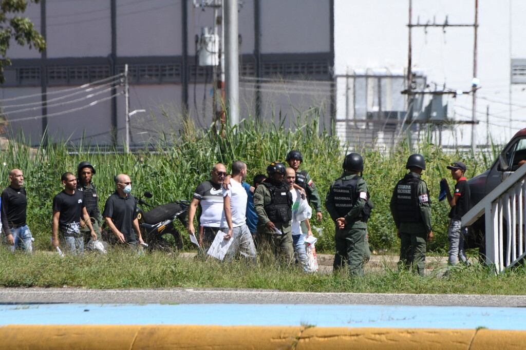 Según datos oficiales, alrededor de 2,400 personas fueron arrestadas tras las elecciones presidenciales en Venezuela. (Photo by Gabriela Perez / AFP)