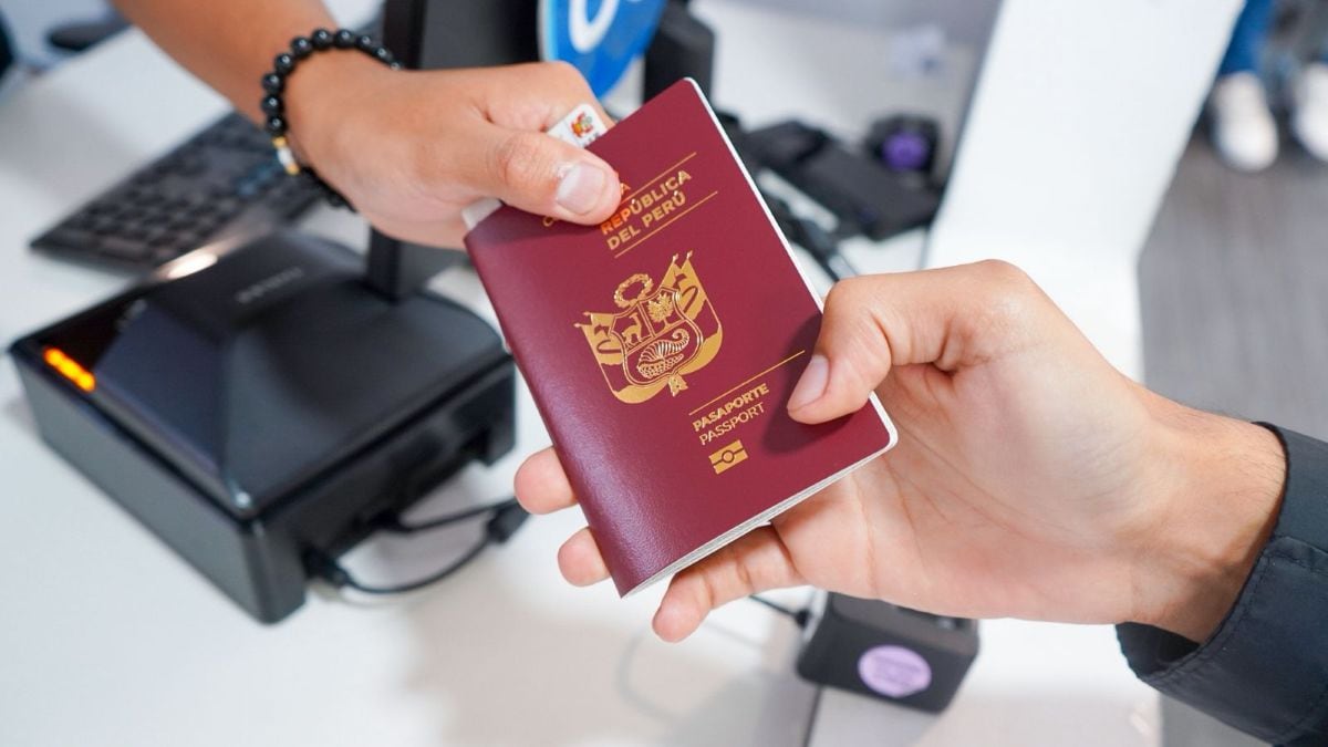 La fotografía biométrica y la verificación de identidad hacen obligatoria la presencia del menor en las oficinas de Migraciones.