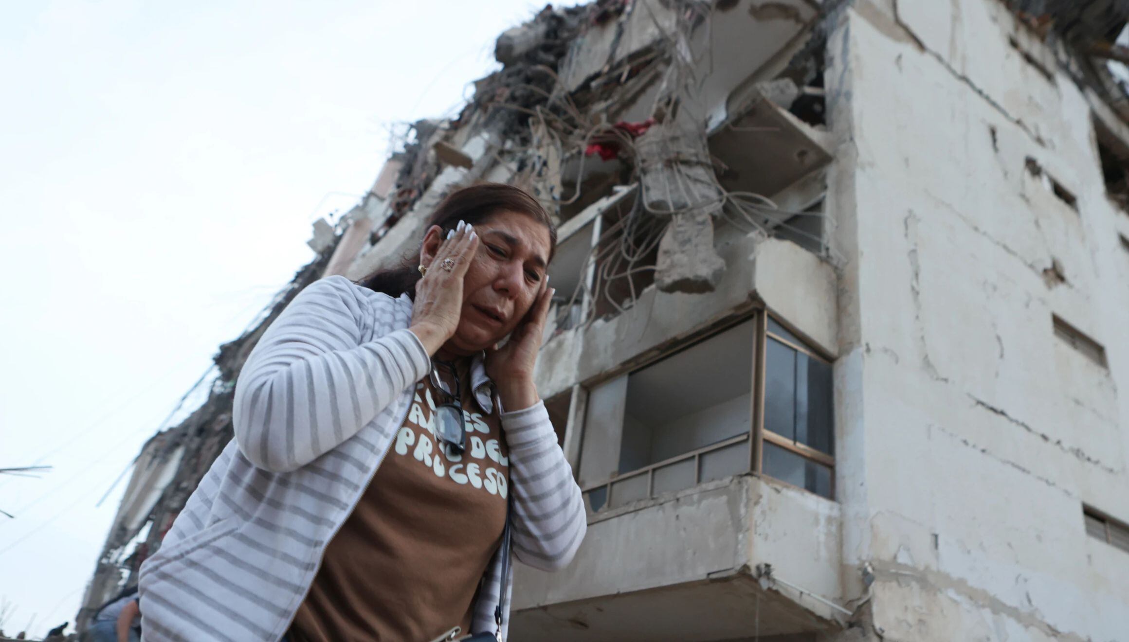 Edificio derrumbado tras un terremoto en Caracas, Venezuela, el miércoles 24 de junio de 2026. (Foto AP/Adrian Naranjo)