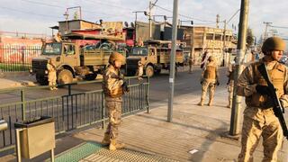 Santiago amanece con militares en las calles tras un viernes de furia