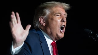 Trump llama “locos” a la prensa y a los demócratas por su postura sobre Irán