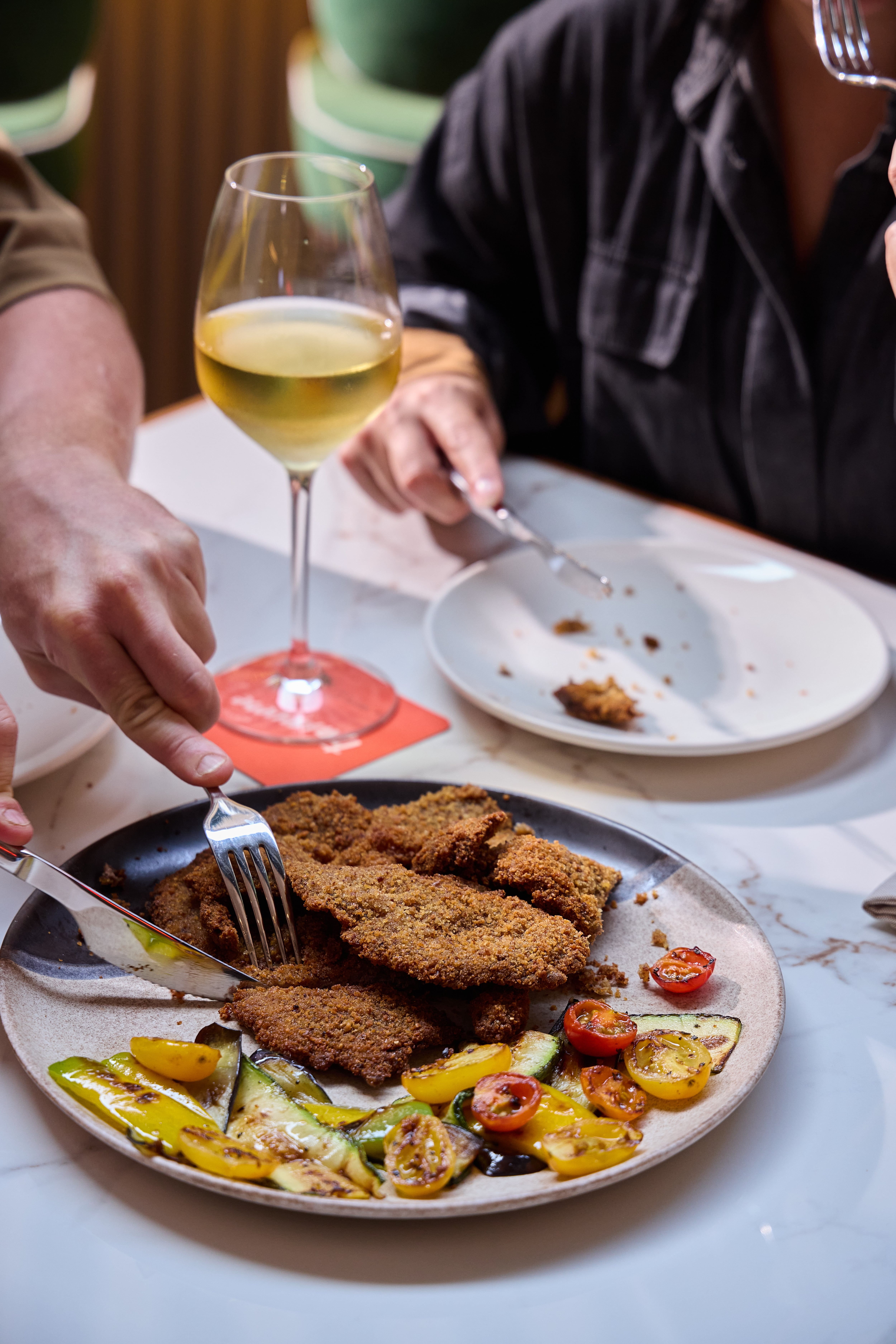 "A mis socios les atraía la idea de una bodega con restaurante; a mí, la de un bar con restaurante. Finalmente, encontramos un punto medio", cuenta Diego Macedo.