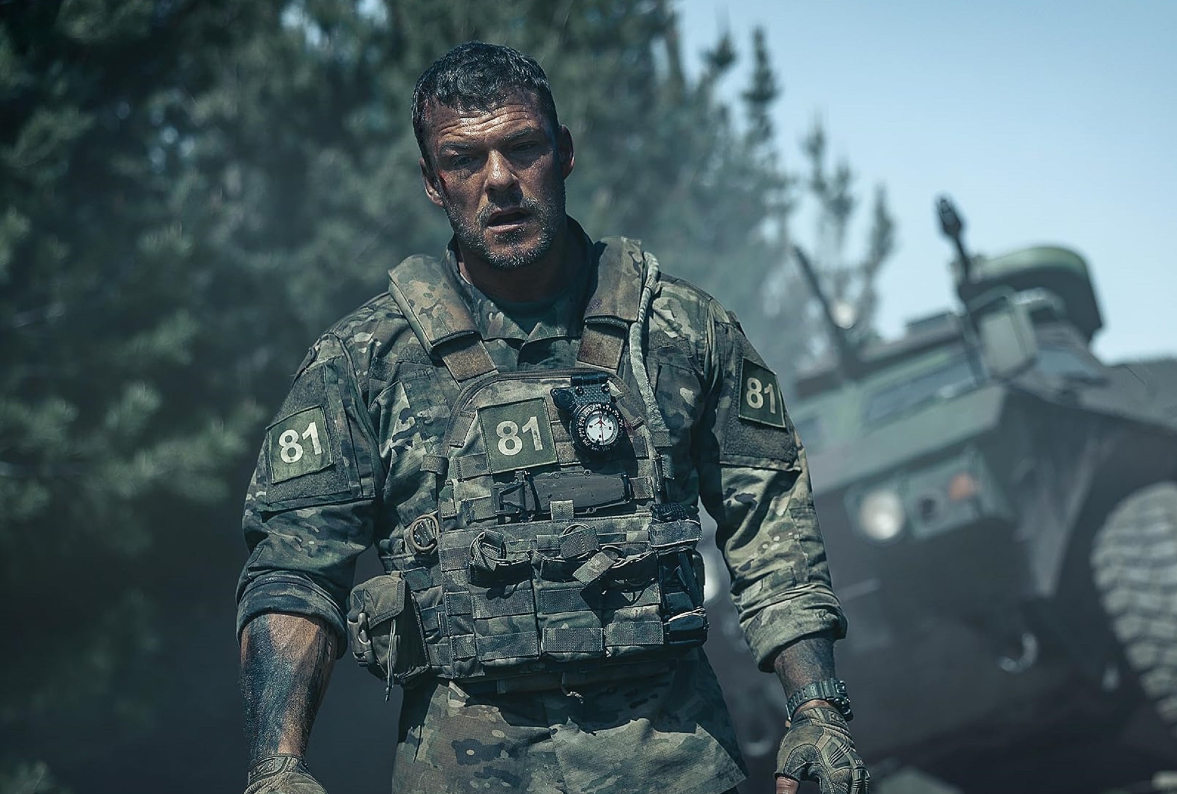 Alan Ritchson es el protagonista de la película de acción y ciencia ficción "Máquina de guerra", dirigida, coproducida y coescrita por Patrick Hughes (Foto: Netflix)