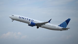 Menos vuelos a mayor precio: United Airlines sube sus tarifas por alza de combustibles