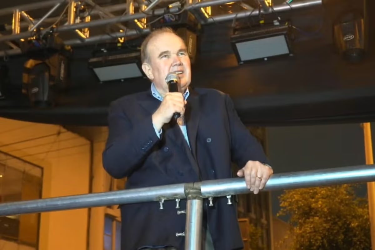 El líder de Renovación Popular pidió que se deje sin efecto su credencial y se convoque al accesitario de su lista. Foto: Captura/Facebook/@Rafael López Aliaga.