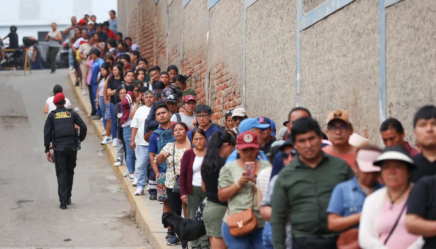 A nivel nacional son más de 2,000 trabajadores que están supervisando las elecciones. (Foto: Andina)