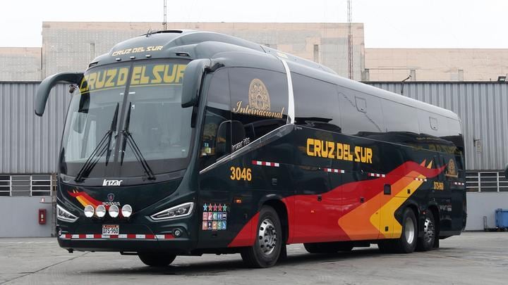 El alza del combustible se ha convertido en uno de los principales desafíos para el transporte interprovincial en el Perú. (Foto: Cruz del Sur)