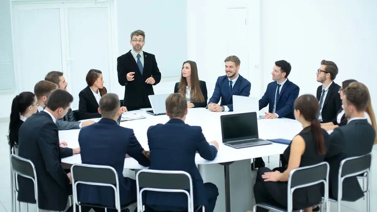 Gerente general: ¿cuánto puede variar la banda salarial según el tamaño de la empresa?