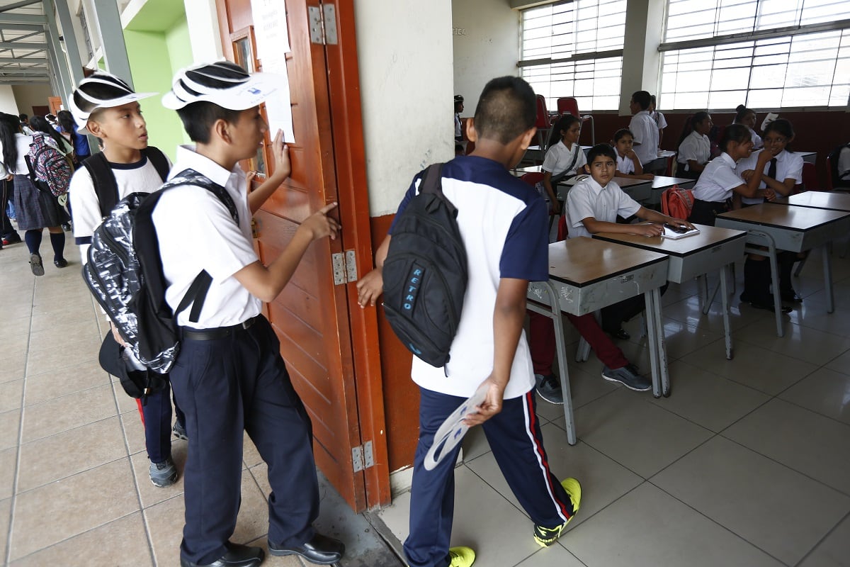 Es recomendable evitar comprar cosas nuevas a menos que sea necesario. GEC Archivo)