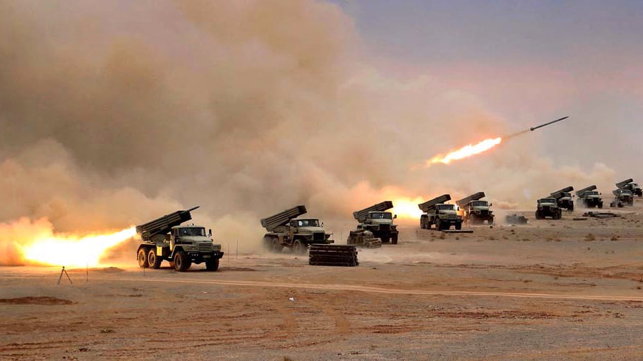 El lanzamiento de misiles durante un ejercicio militar en la provincia de Isfahán, en el centro de Irán. (Foto: Oficina del Ejército iraní / AFP).