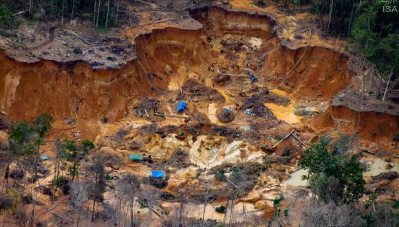 La mina conocida como Tatuzão do Mutum está ubicada dentro del territorio indígena yanomami, en las márgenes del río Uraricoera. (Foto: Instituto Socioambiental)
