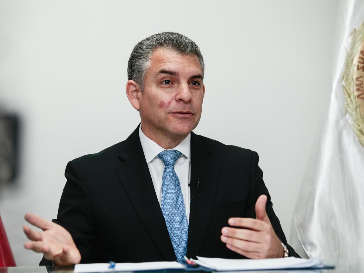 El fiscal Rafael Vela Barba fue suspendido por más de ocho meses en el cargo.