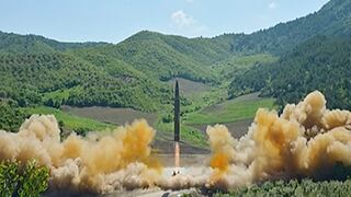 Misil norcoreano es capaz de transportar bomba nuclear "grande y pesada"