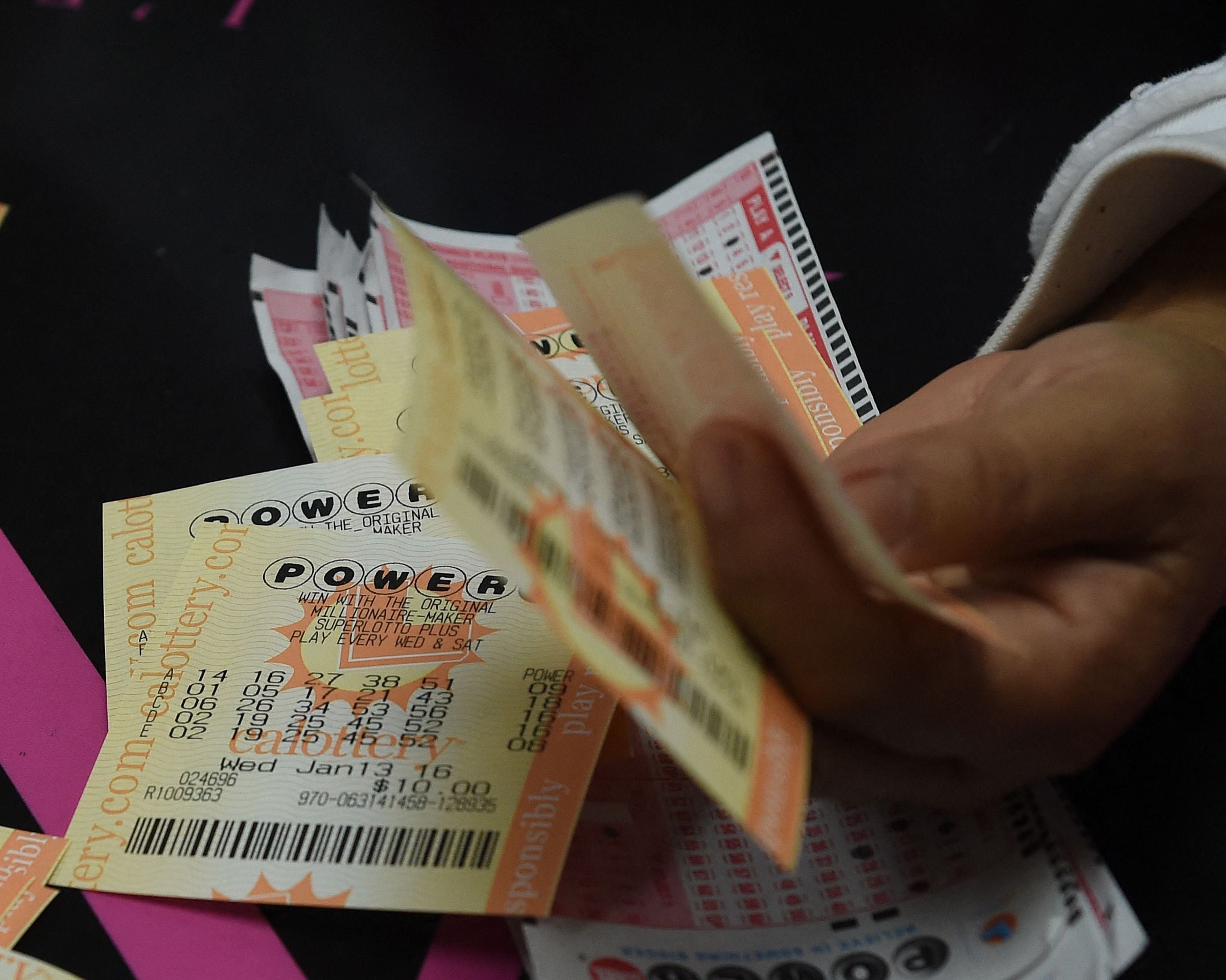 Los plazos límite para la venta de boletos del Powerball varían según la jurisdicción. (Foto: Mark Ralston / AFP)
