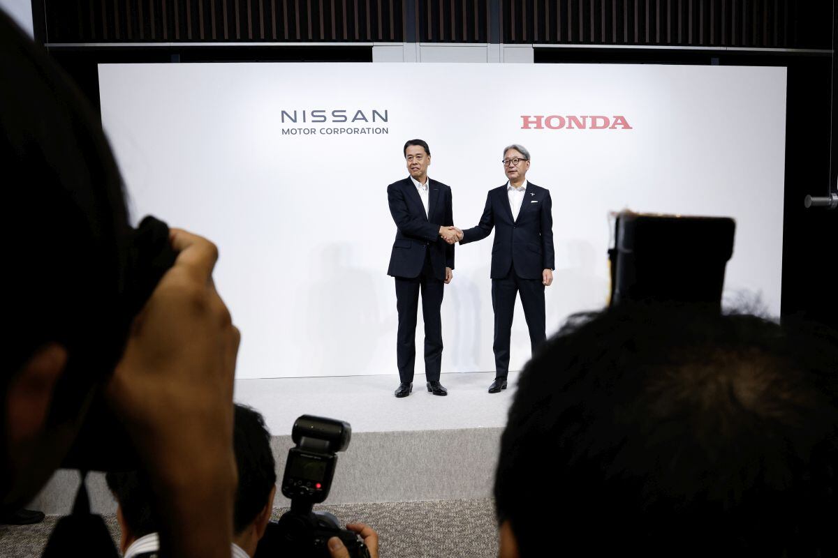Honda y Nissan buscan juntos hacer frente a la competencia de la firma estadounidense Tesla y a los fabricantes chinos de vehículos eléctricos, ha informado este martes el diario nipón Nikkei.