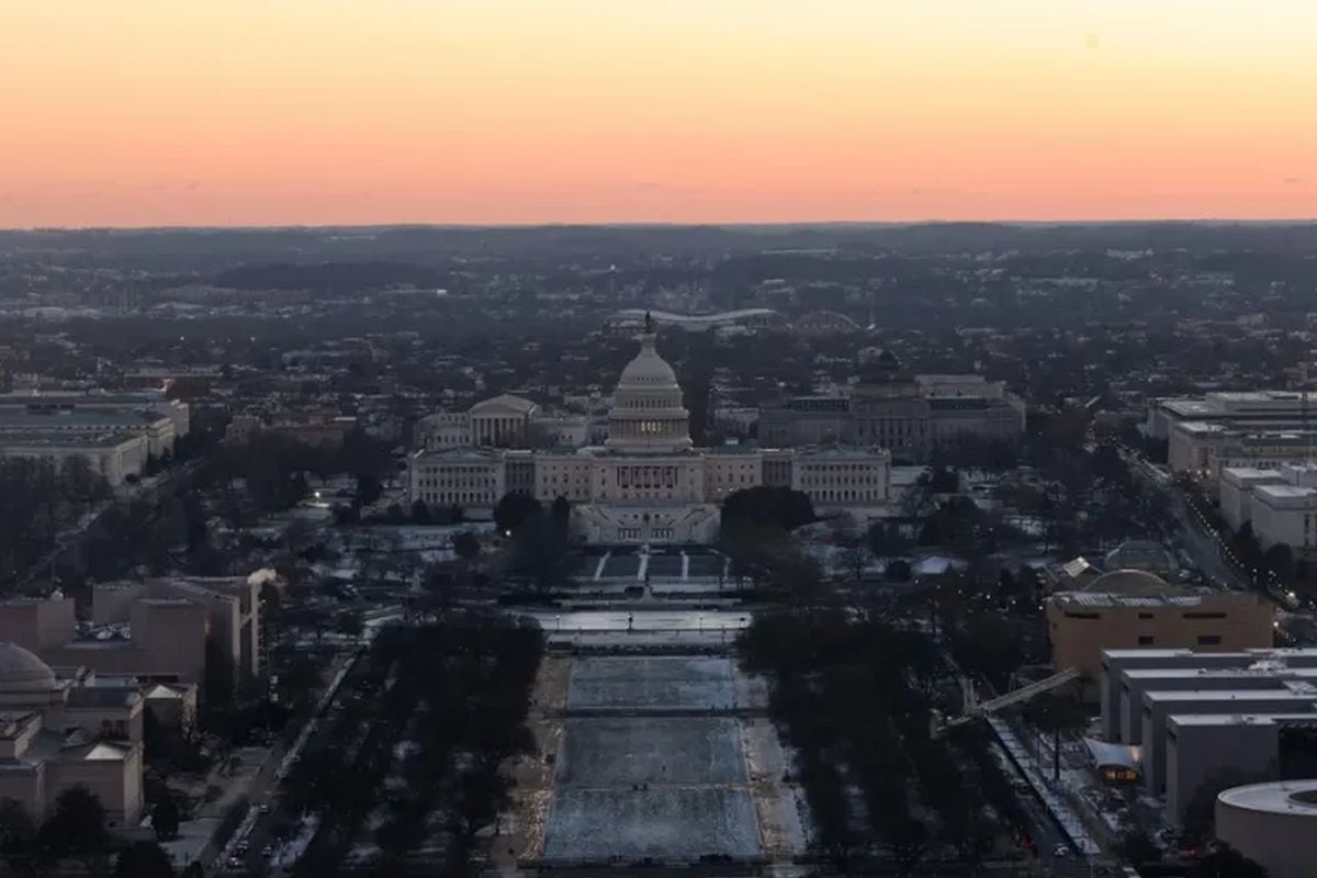 La Administración de Donald Trump calificó este jueves de “hito clave para la seguridad” el reciente traslado de uranio enriquecido procedente de Venezuela para su destrucción en EE.UU., una operación delicada que contó con el apoyo del Organismo Internacional de Energía Atómica (OIEA). Foto: EFE/Brendan McDermid