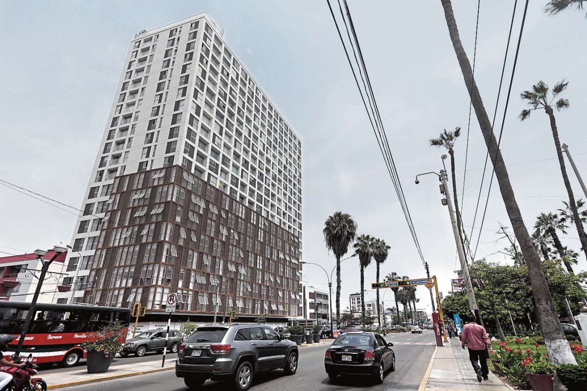 De acuerdo con el Cuerpo General de Bomberos Voluntarios del Perú, entre el 60% y 70% de los incendios en el país se originan por instalaciones eléctricas en mal estado. Foto: GEC