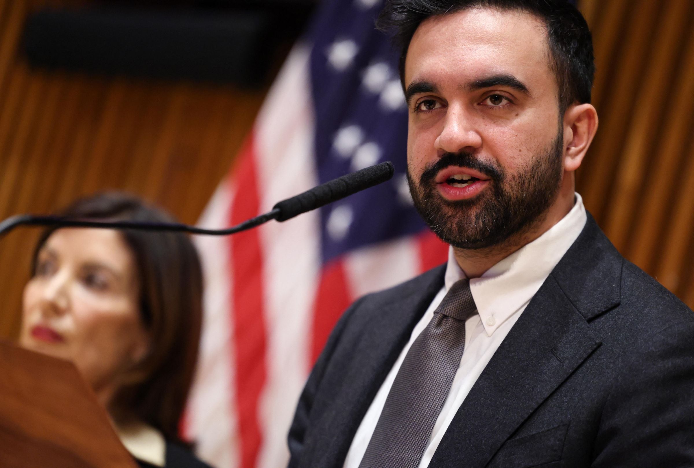 El alcalde Zohran Mamdani insiste en que su plan principal para cerrar el déficit es aumentar los impuestos a las personas con mayores ingresos. (Foto: Charly Triballeau / AFP)