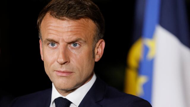 Macron pide que se permita a Ucrania atacar objetivos en Rusia con armas occidentales