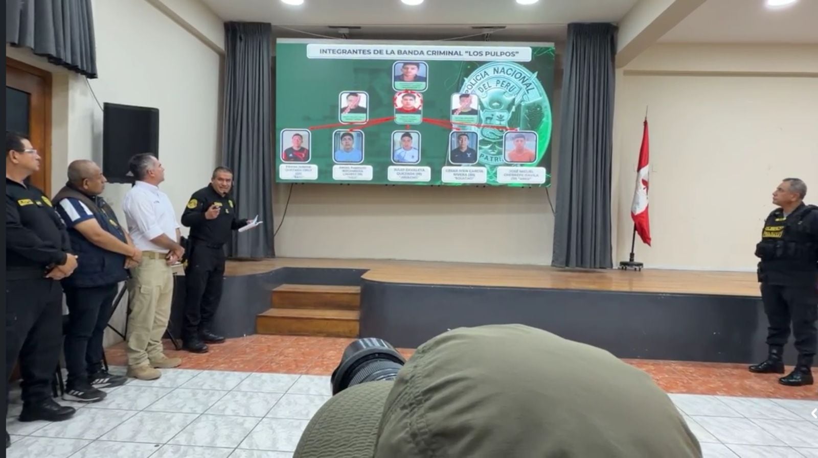 La intervención policial permitió además la captura de cinco sujetos presuntamente implicados en el violento secuestro y en el asesinato de cuatro personas ocurrido la madrugada del último domingo. Foto: Mininter