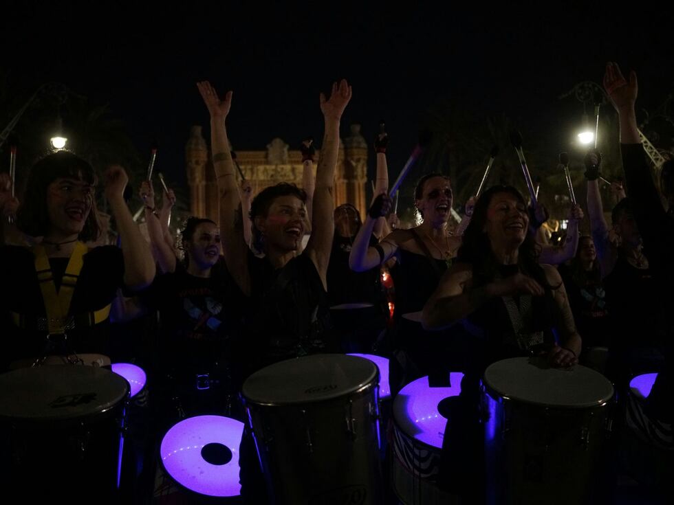 "Estoy agradecida de ser mujer. Debo de haber hecho algo grande en otra vida". - Maya Angelou. | Crédito: Foto de Anastasia Nelen en Unsplash / Composición Gestión Mix