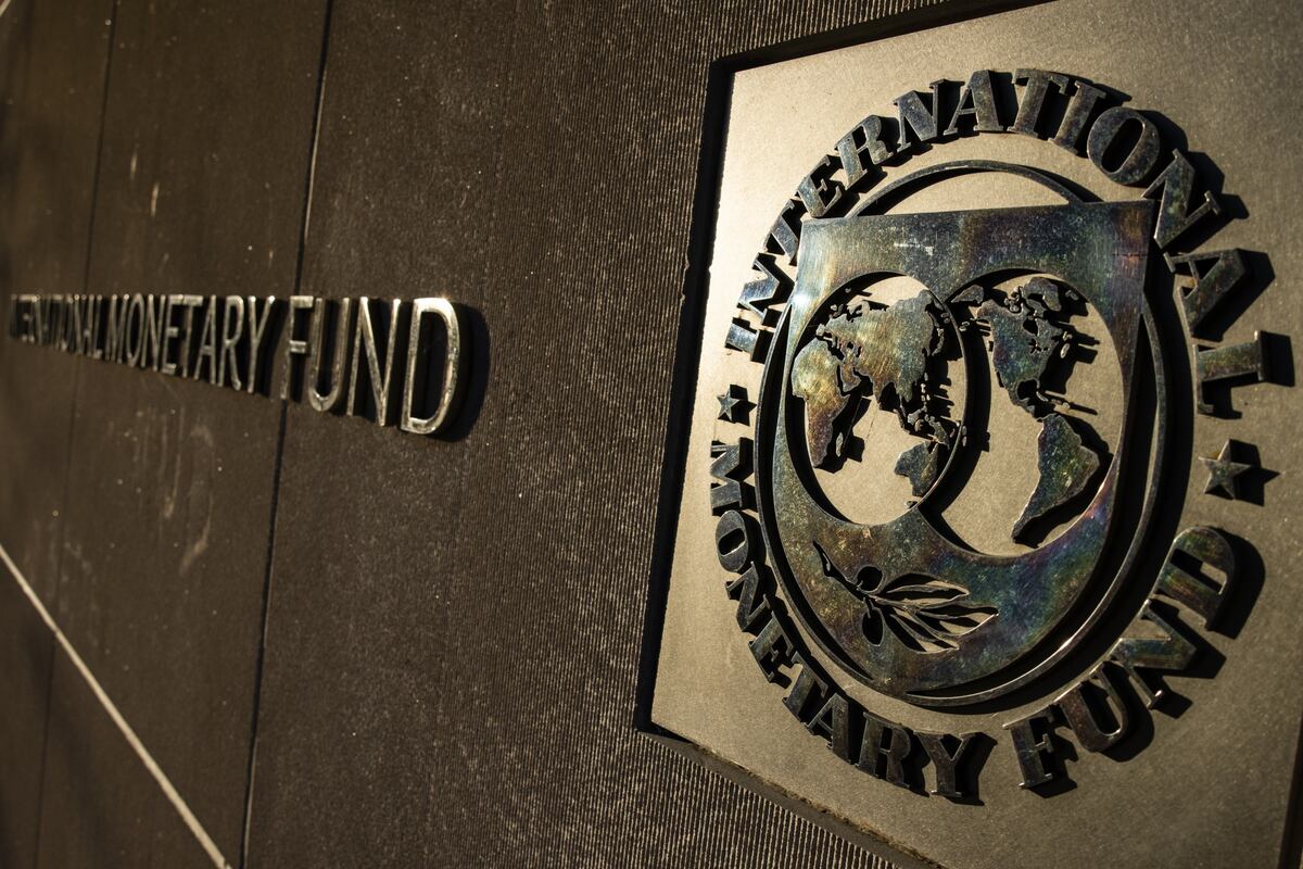 El FMI aprobó el 25 de marzo un programa de ayuda para Argentina por un total de US$ 44,000 millones a 30 meses, de los que ya desembolsó unos 14 millones.