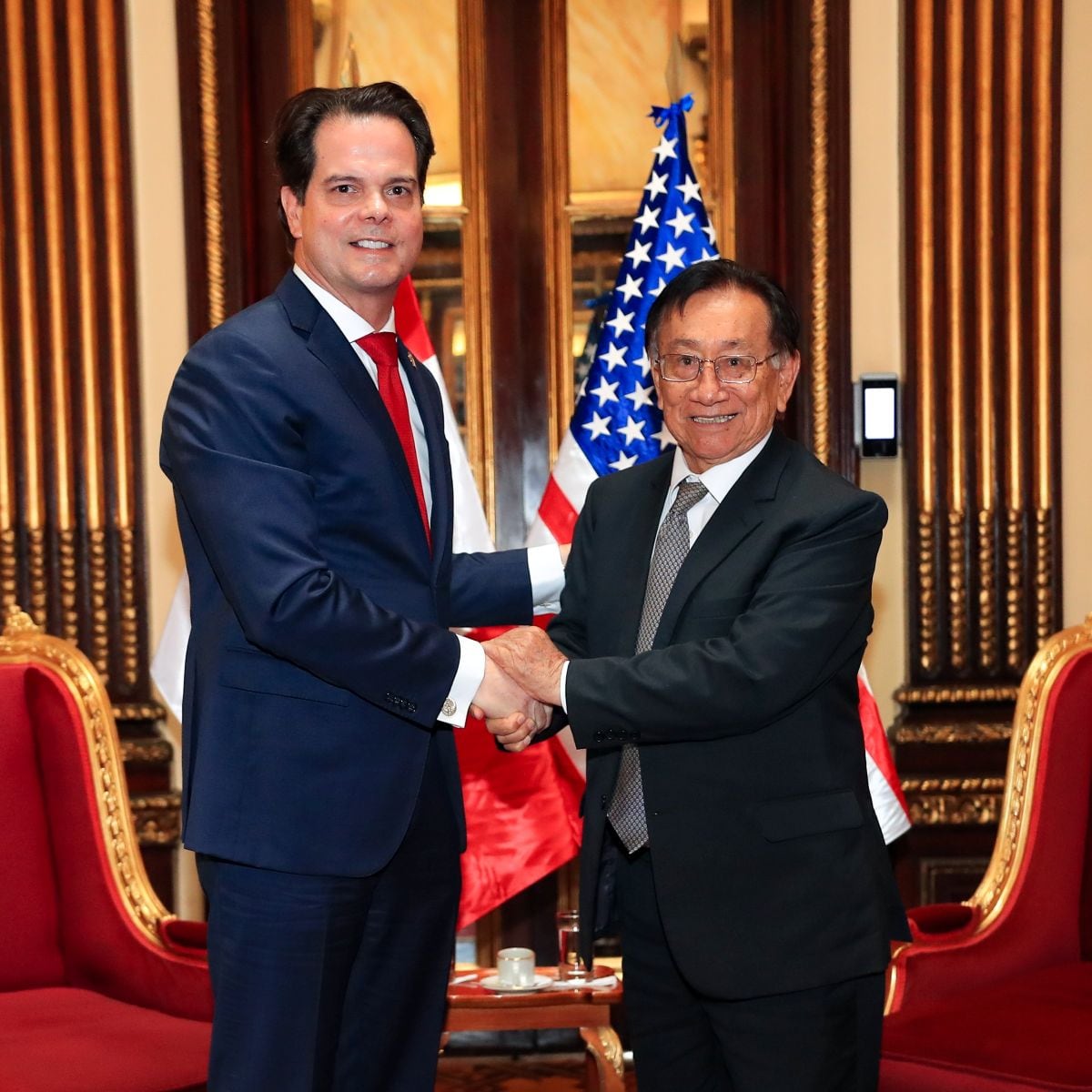 Bernie Navarro y José María Balcázar se reunieron en Palacio. Foto: X.
