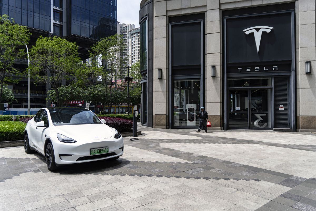 La estadounidense Tesla, especializada en ese tipo de vehículos, fue la marca más vendida en este país escandinavo en 2024. Foto: Qilai Shen/Bloomberg