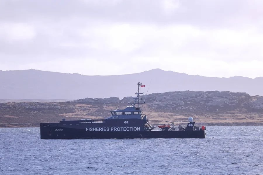 Fotografía del 13 de septiembre de 2026 de un buque frente a las costas del Puerto Argentino/Stanleyen, en Islas Malvinas (Argentina). EFE/ Juan Ignacio Roncoroni