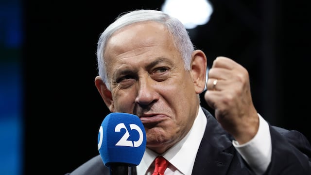 Renuncia Gantz a Gabinete de Guerra israelí, citando frustración con estrategia de Netanyahu