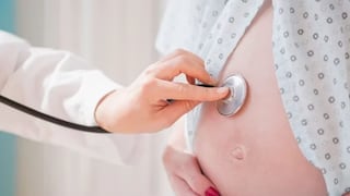 Latinas afrontan largos y costosos viajes para acceder a clínicas de aborto