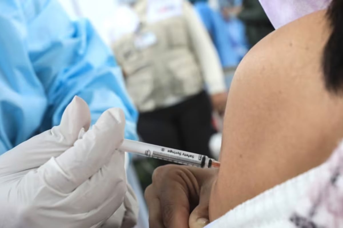 Arriban dosis de la vacuna contra la influenza a centro de salud. (Foto: Andina)