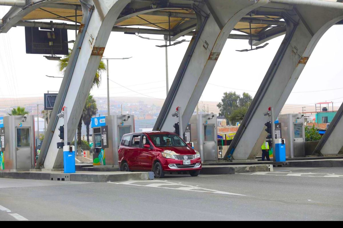 En feriados similares se han registrado picos de hasta 2.500 vehículos por hora, en los peajes de Villa y Punta Negra. (Foto: GEC)