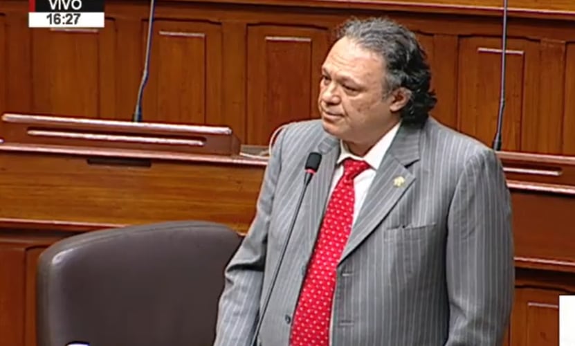 Expresidente del TC sostuvo que “ahora no queda otra cosa que apoyar a Jerí en la medida de que garantiza unas elecciones imparciales”.