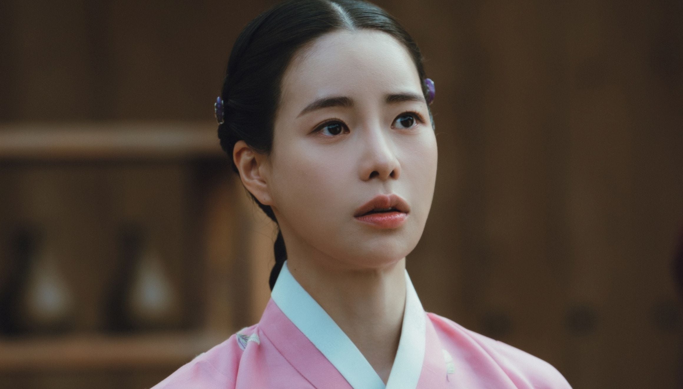 La actriz Im Ji-yeon como Goo-deok en una escena de la serie “El cuento de la dama Ok” (Foto: JTBC)