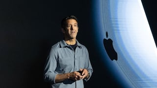 El ingeniero de 50 años que asumirá las riendas de Apple tras la era de Tim Cook