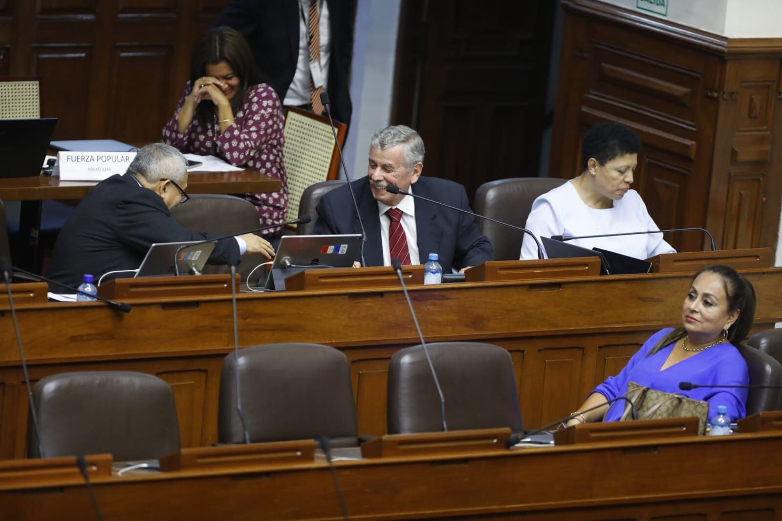Bancada Fuerza Popular, durante interpelación del ministro del Interior, Víctor Torres Falcón, en el hemiciclo del Congreso de la República. Fotos: Julio Reaño/gec.