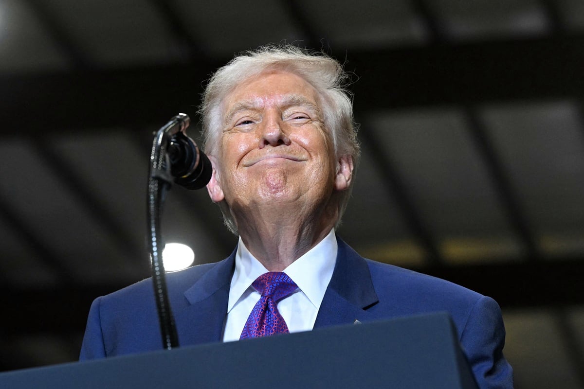 Trump aplicará aranceles globales del 10% bajo una Sección de la Ley de Comercio de 1974. Foto: SAUL LOEB / AFP.