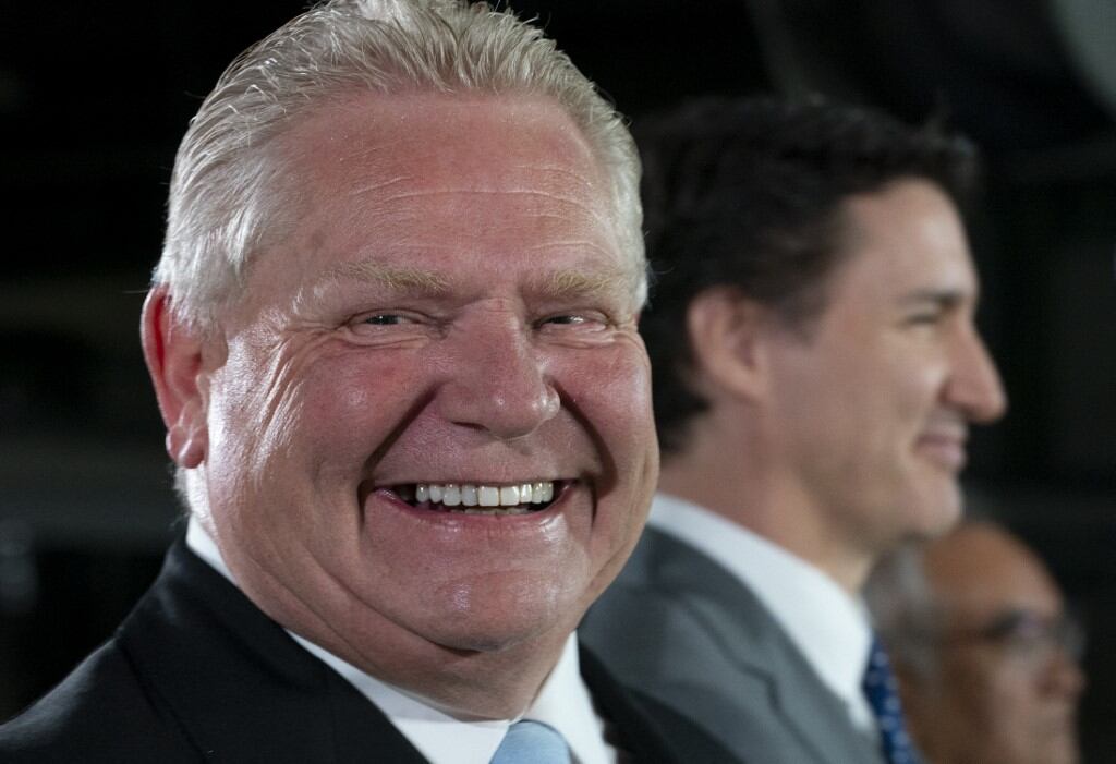 El primer ministro de Ontario, Doug Ford, reacciona durante un evento en la planta de fabricación 2 de Honda of Canada en Alliston, Ontario, Canadá, el 25 de abril de 2024. El fabricante de automóviles japonés Honda anunció una inversión de 15,000 millones de dólares en vehículos eléctricos en Ontario que permitirá construir cuatro nuevas plantas de fabricación en la provincia. (Foto de Peter POWER / AFP)