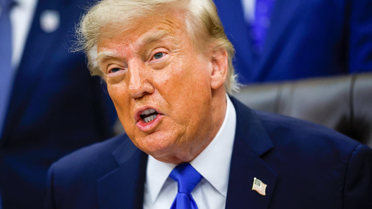 Trump amenaza con “cesar comercio” con algunos países si la Fed no baja las tasas