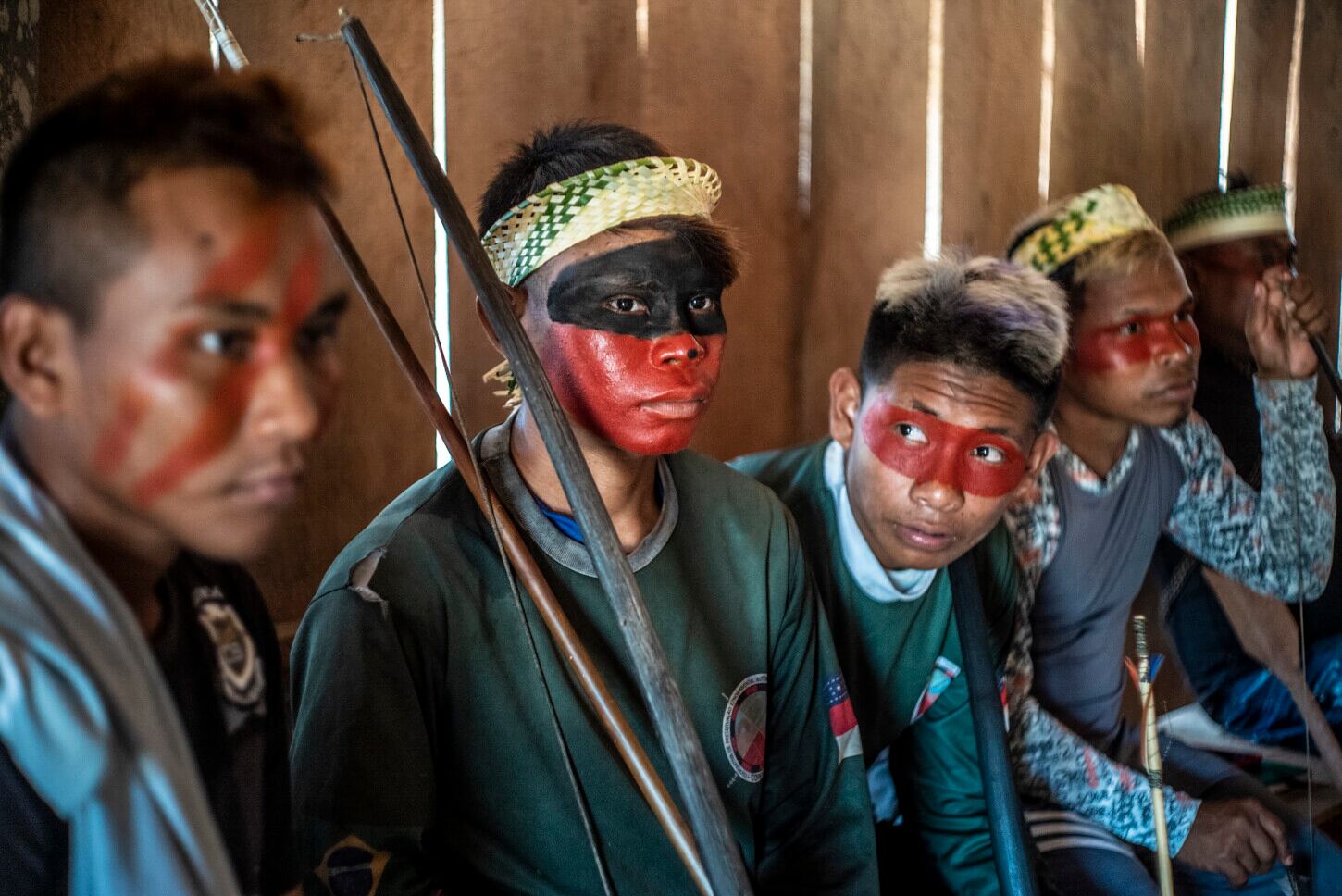 La tarea es inmensa y los medios escasos. Los guerreros de Sao Luis sólo disponen de dos lanchas y una cantidad limitada de gasolina. (Foto: AFP)