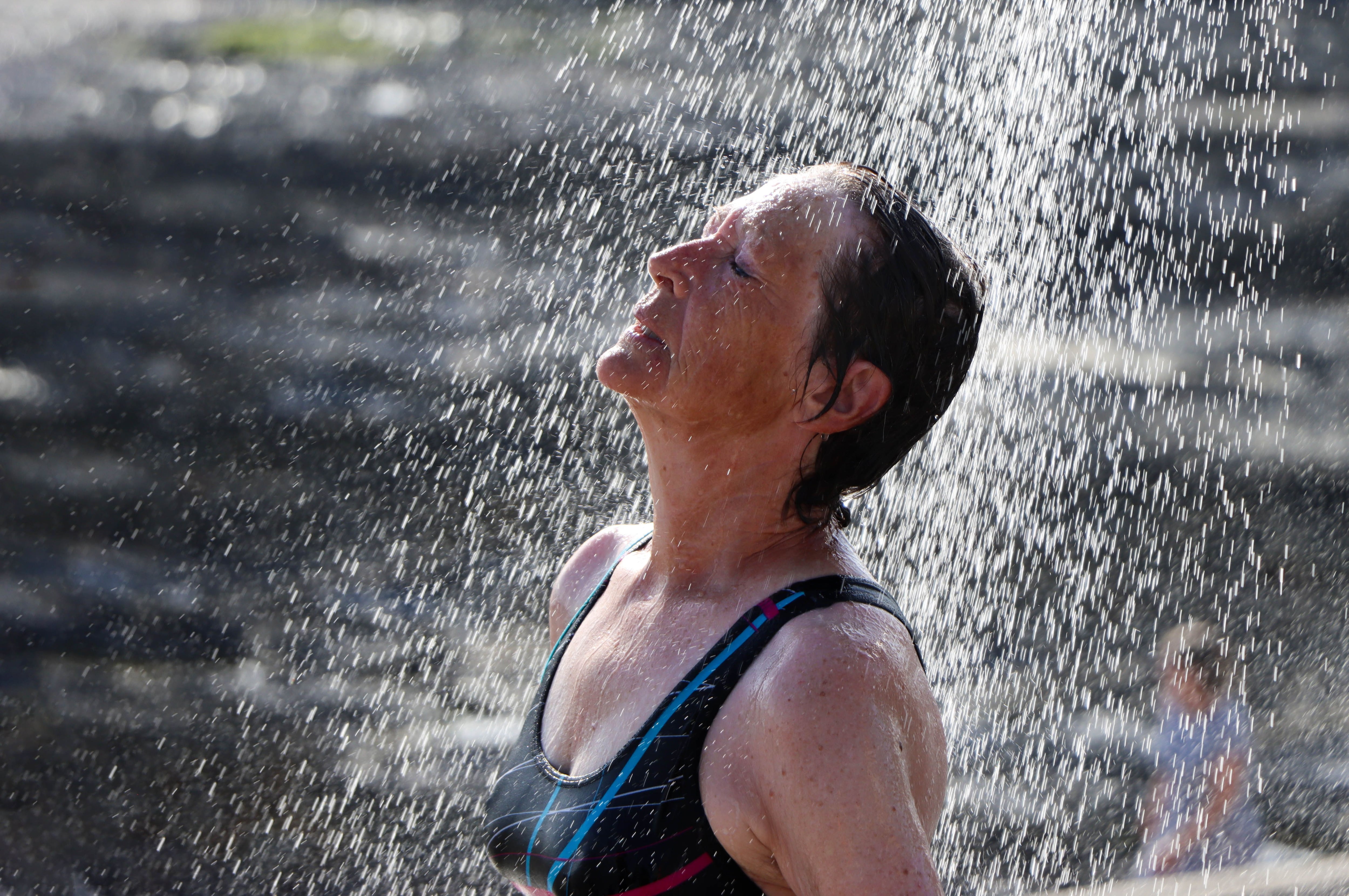 Las altas temperaturas obligan a las personas a buscar cómo refrescarse. (Crédito: Pexels / Imagen referencial)