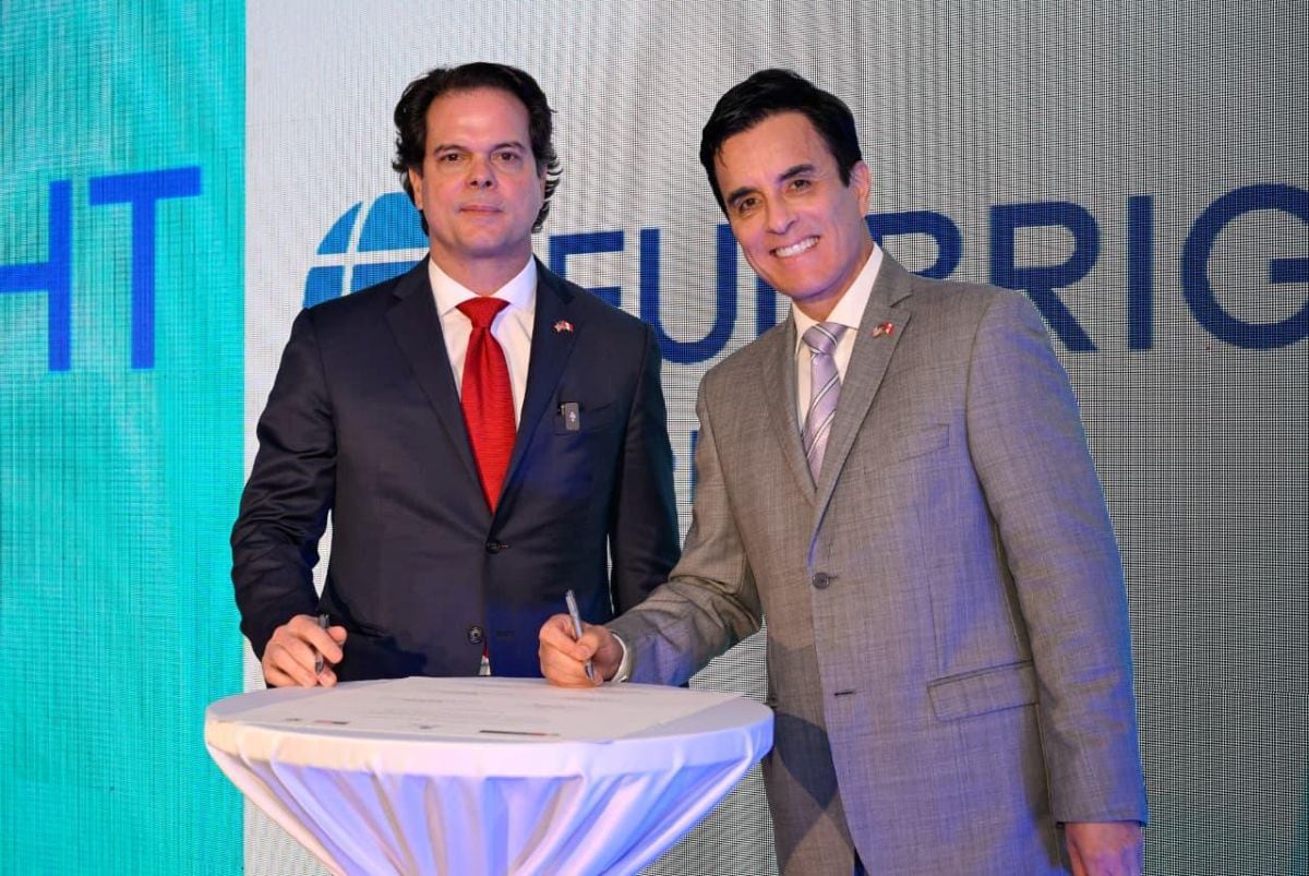 El canciller Carlos Espá destacó el potencial del Perú para convertirse en un actor clave en las cadenas globales de suministro de minerales críticos. En tanto, el embajador de EE.UU., Bernie Navarro, resaltó el interés de su país en apoyar tecnología y valor agregado para la minería peruana. Foto: Cancillería.