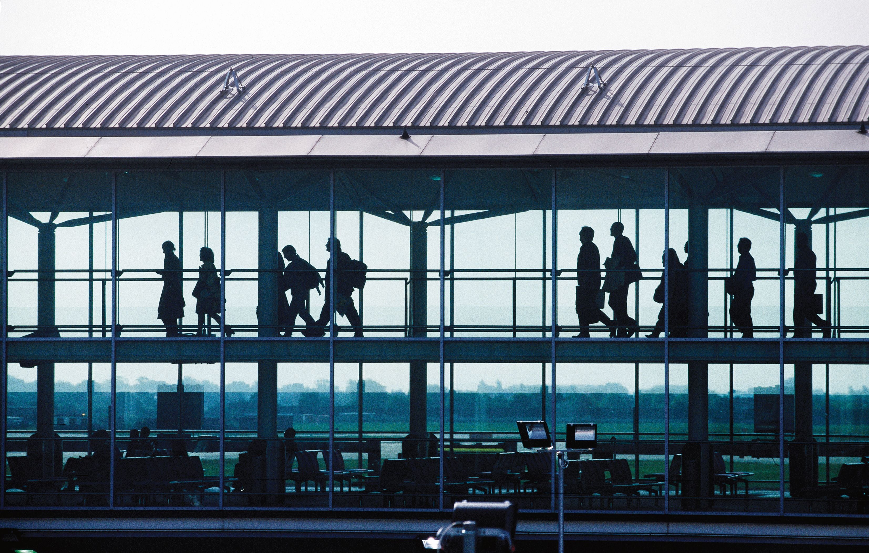 Heathrow estima que el nuevo sistema permitirá reducir significativamente las esperas y ahorrar cerca de 16 millones de bolsas de plástico de un solo uso al año, según dijo en un comunicado. (Foto: aviation-images.com/Universal Images Group via Getty Images)