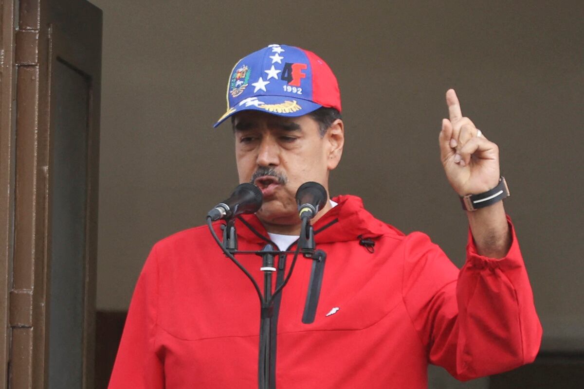 El presidente de Venezuela, Nicolás Maduro, se dirige a la multitud durante una manifestación en Caracas, el 23 de enero de 2025. (Foto de Pedro MATTEY / AFP)