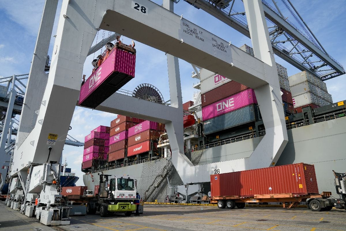Cargo is being off loaded via crane from a ship at the Port of Savannah in Savannah, Georgia, US, on Wednesday, March 11, 2026. President Donald Trumps administration started the first of several sweeping trade investigations that set the stage for new tariffs, the centerpiece of a push to replace levies struck down by the US Supreme Court. Photographer: Megan Varner/Bloomberg