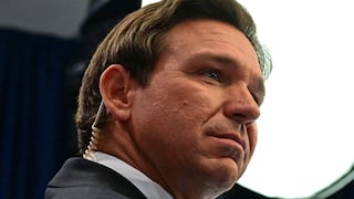Ron DeSantis firmó esta ley que finalmente resuelve dudas sobre marcos de matrículas en Florida
