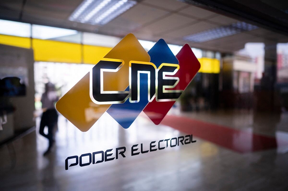 El logo del Consejo Nacional Electoral (CNE) Foto de Gabriela Oraa / AFP)
