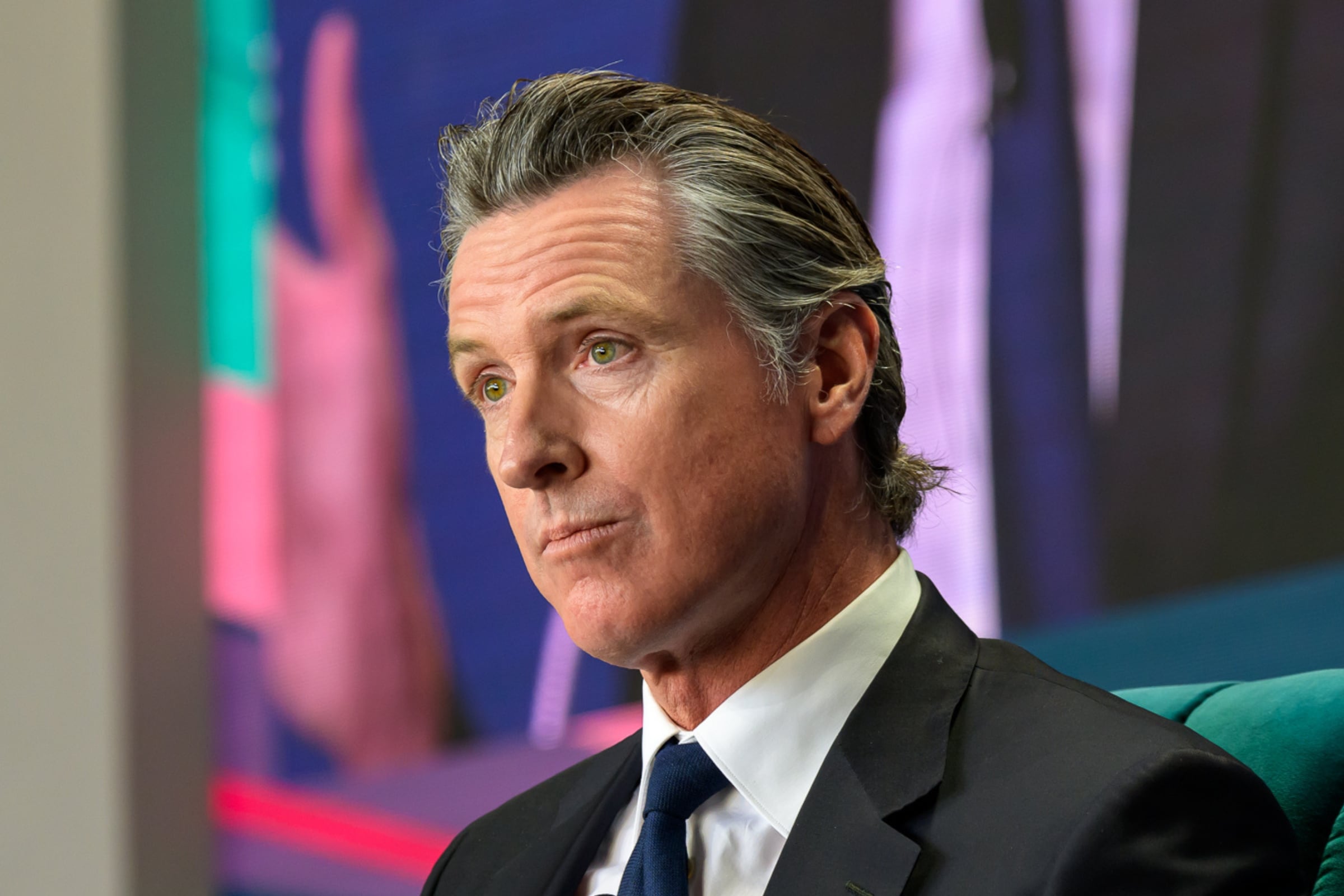 El gobernador de California, Gavin Newsom, ya había aprobado esta ley en 2024, pero recién entró en vigor (Foto: Milken Institute / Flickr)